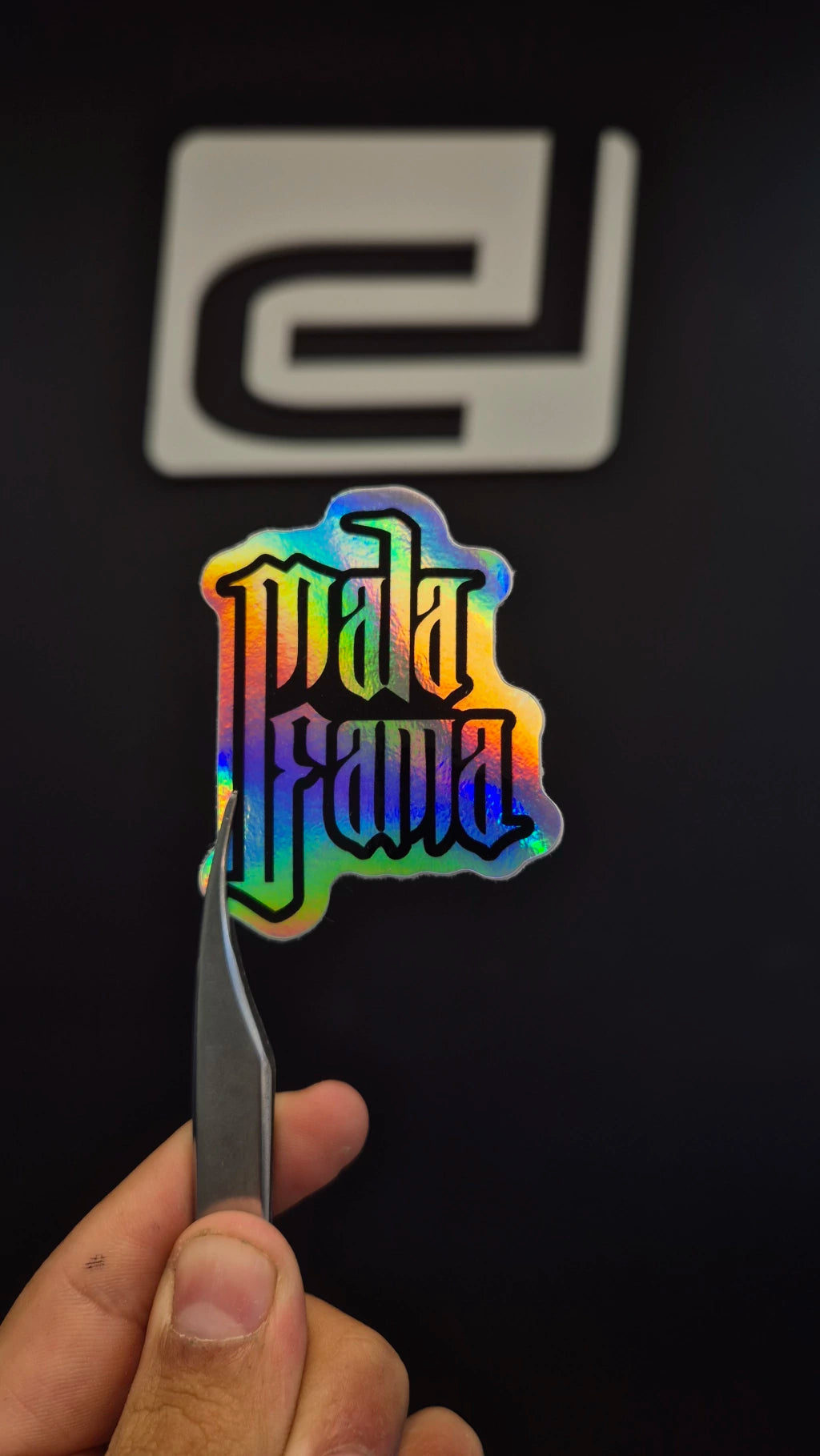 Logo de Mala Fama - sticker tornasolado DR3 Calcos
